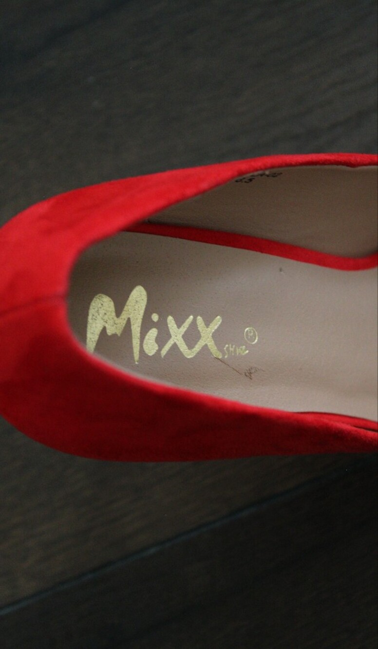 Mixx Shuz Red Pointed-Toe Stiletto Pumps - Women - Picture 4 of 8